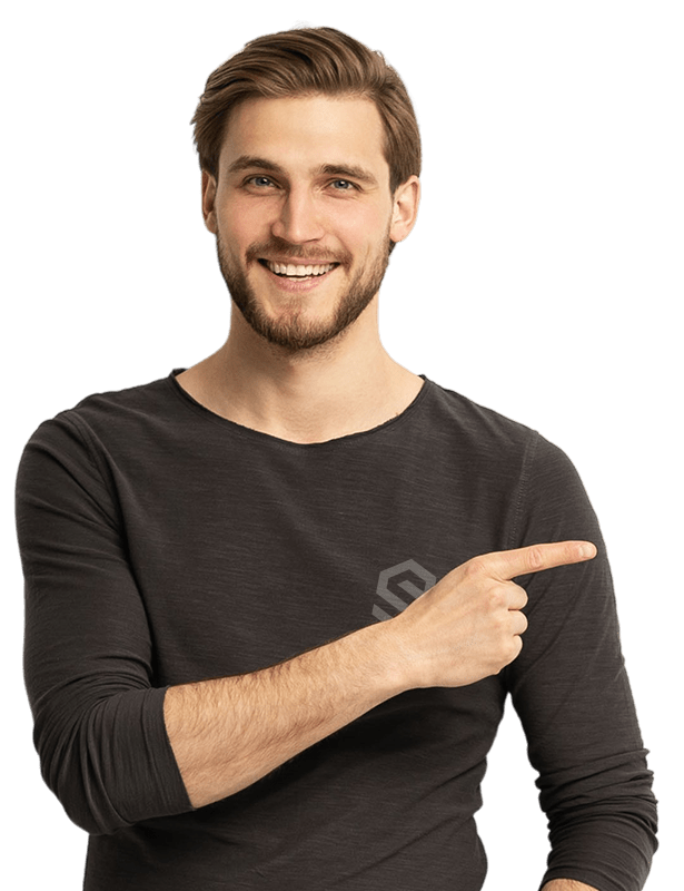 Lächelnder Mann zeigt seitlich mit Finger